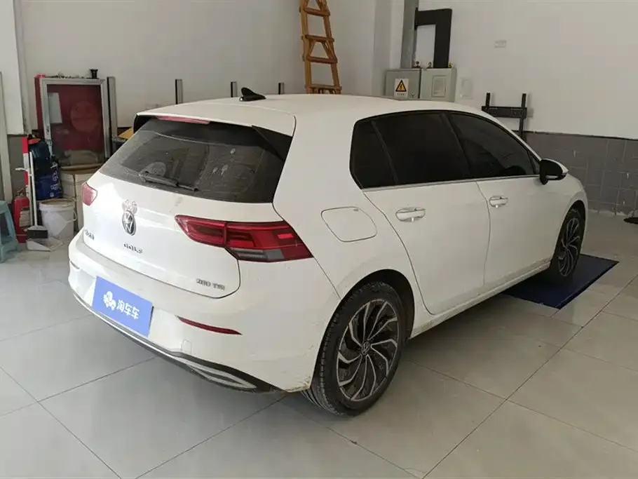 Volkswagen Golf 2024 из CN, фото 2