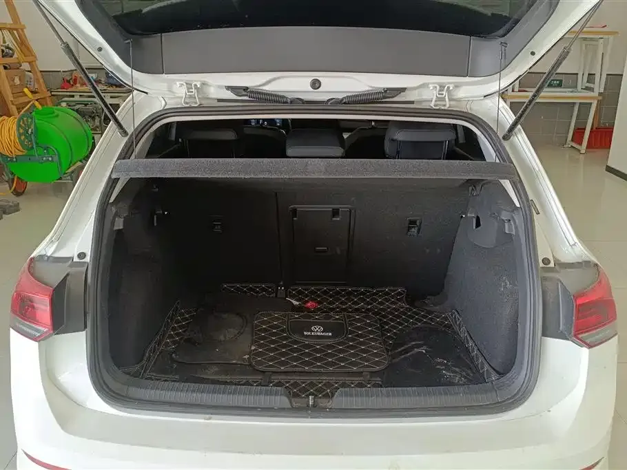 Volkswagen Golf 2024 из CN, фото 7