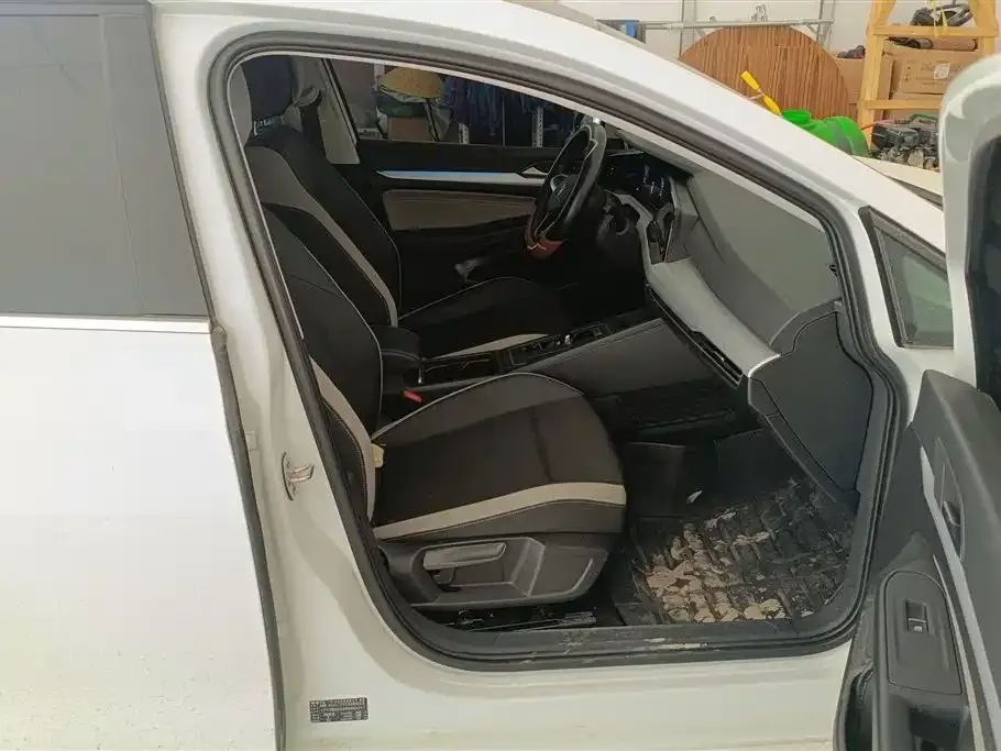Volkswagen Golf 2024 из CN, фото 10