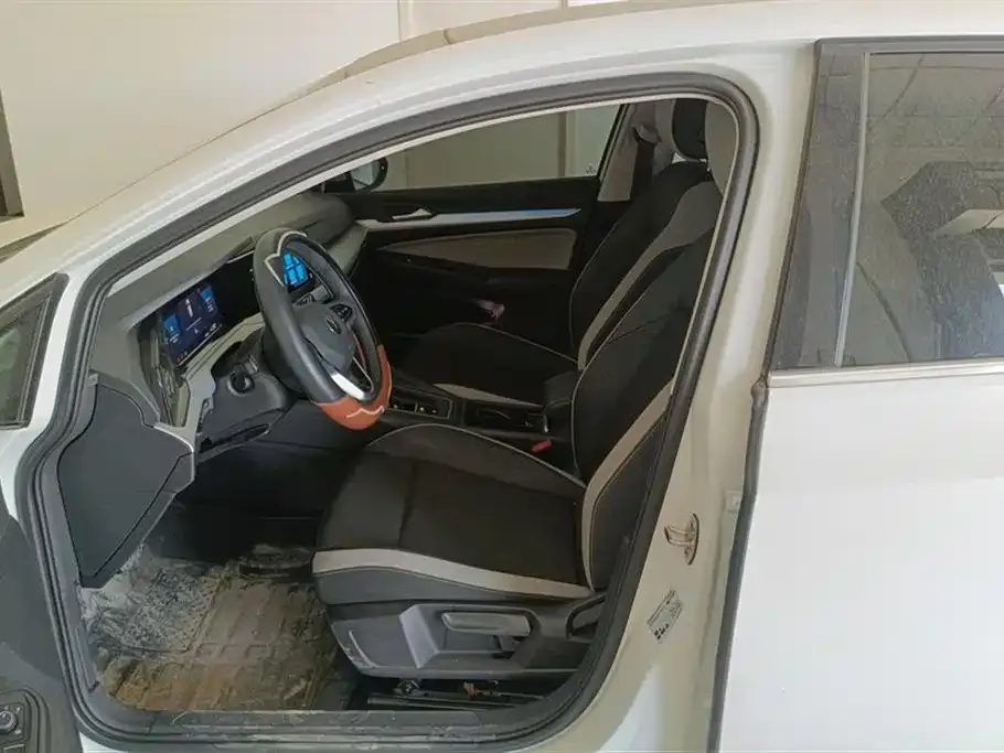 Volkswagen Golf 2024 из CN, фото 4