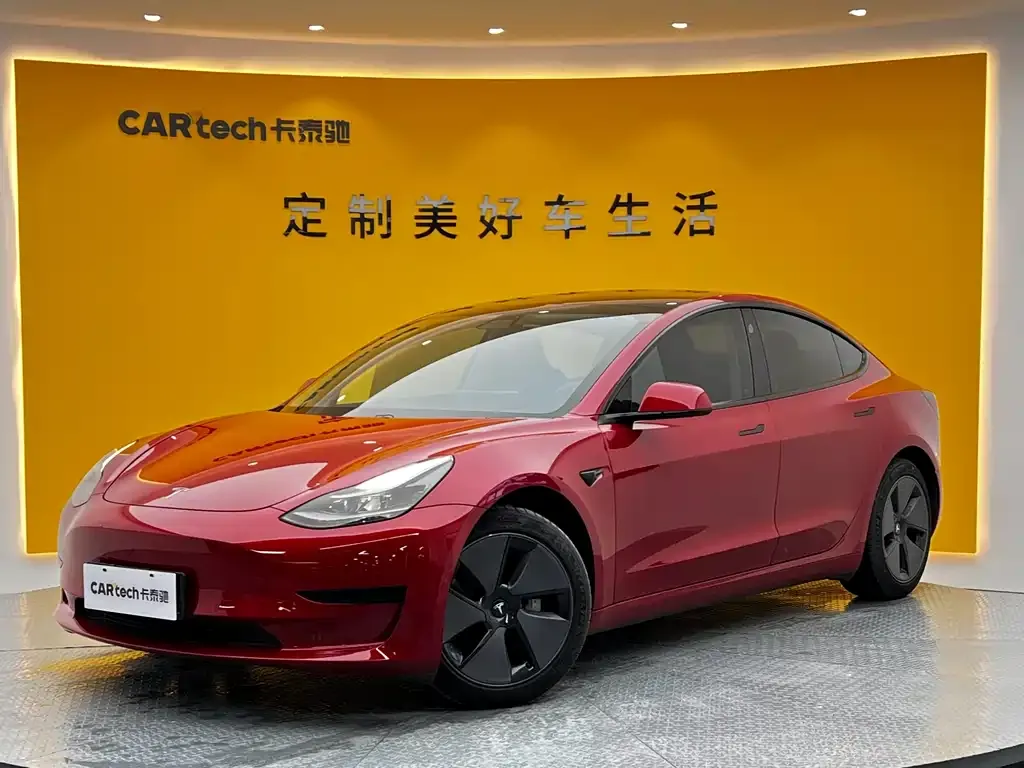 Tesla Model 3 — фото 1