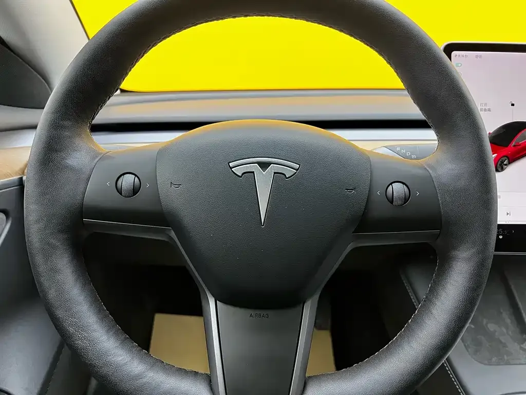 Tesla Model 3 — фото 9