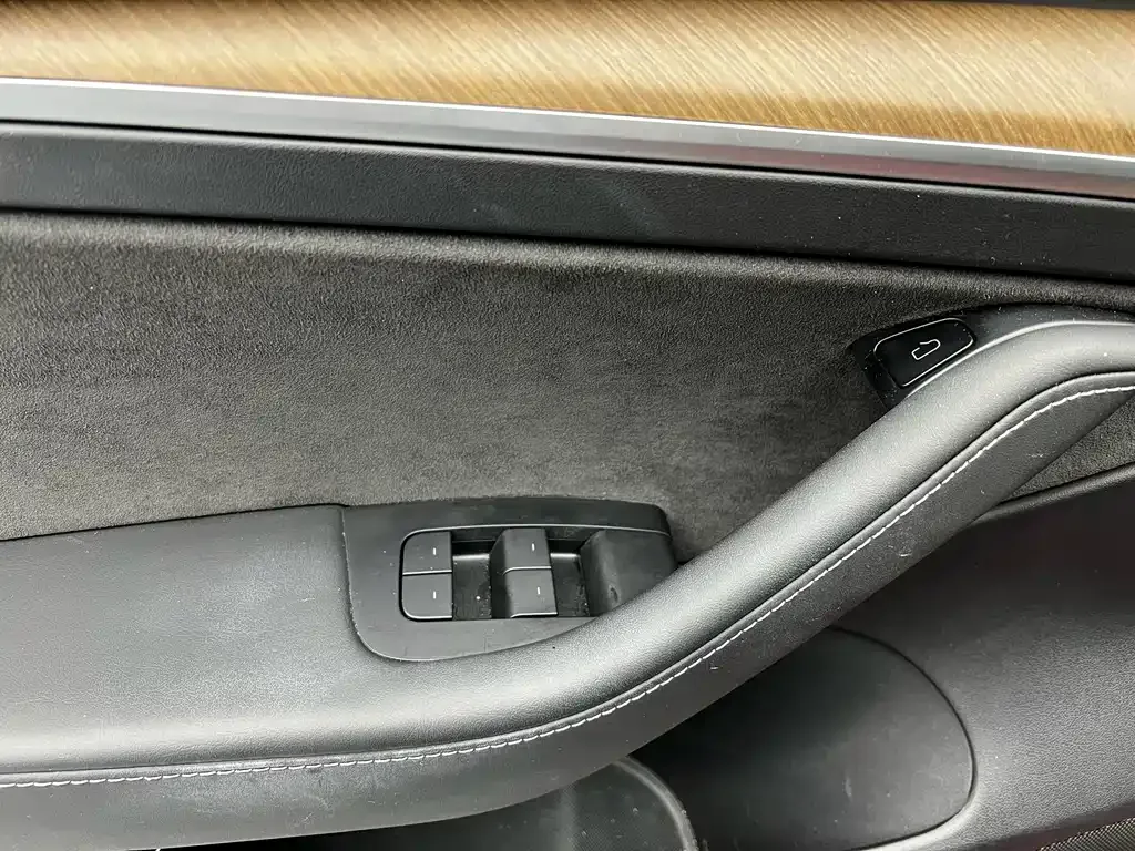 Tesla Model 3 — фото 3