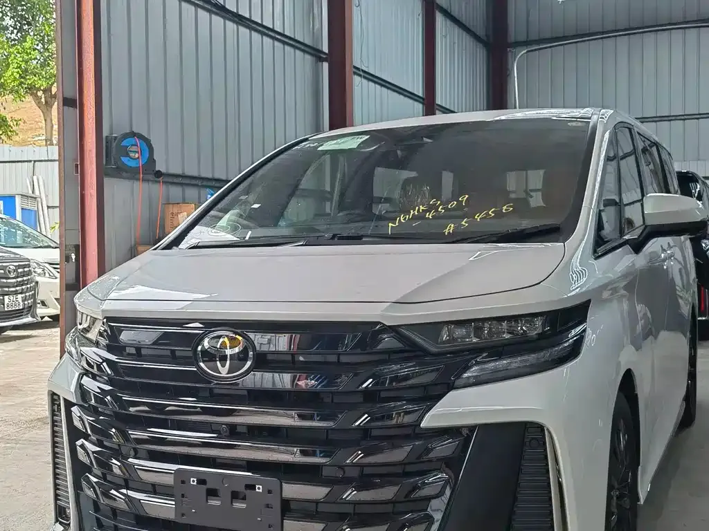Toyota Vellfire — фото 1