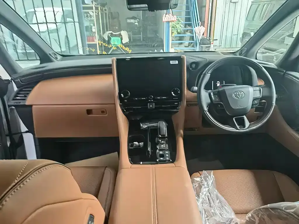 Toyota Vellfire — фото 2
