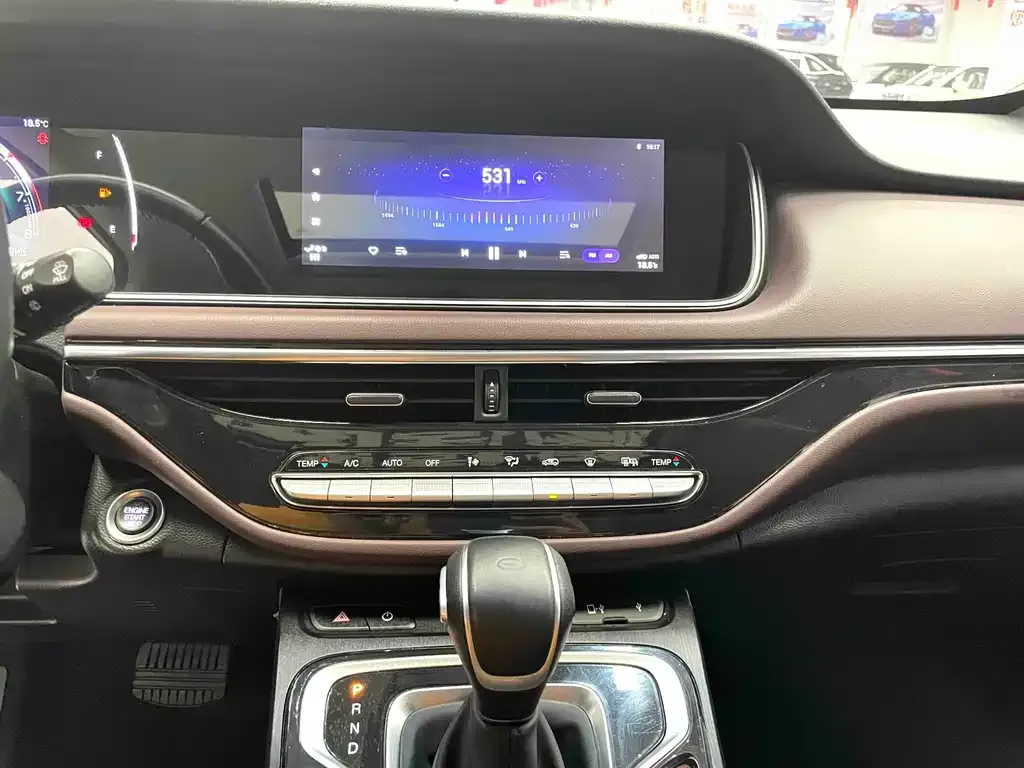 GAC Motor Trumpchi M6 — фото 8