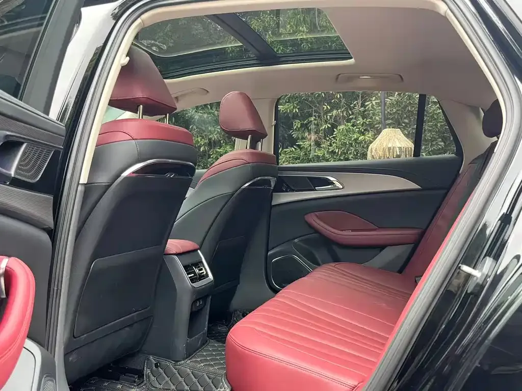Hongqi H5 — фото 10