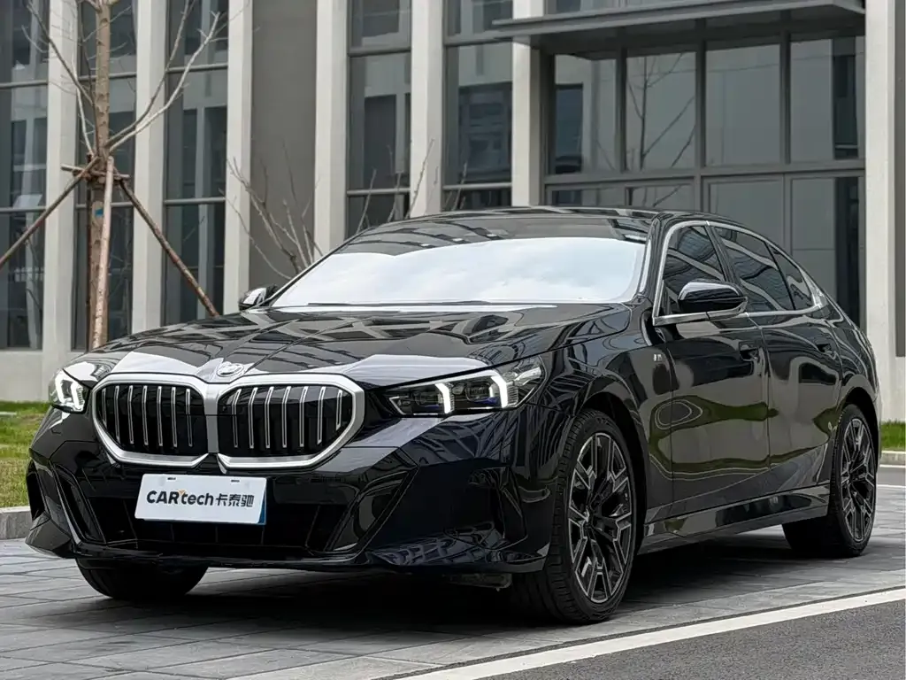 BMW 5 Series — фото 1