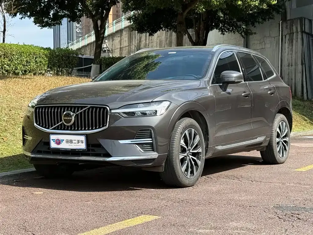 Volvo XC60 — фото 1