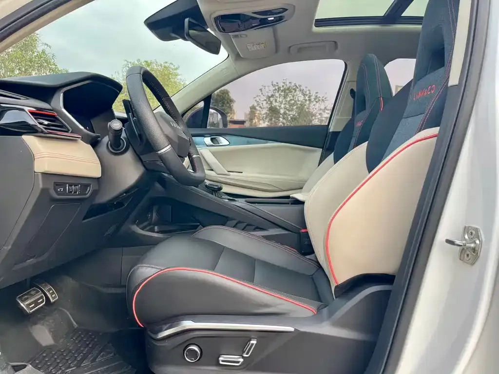 Lynk & Co 06 — фото 5