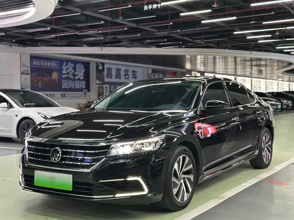 Volkswagen Passat New Energy — фото 1