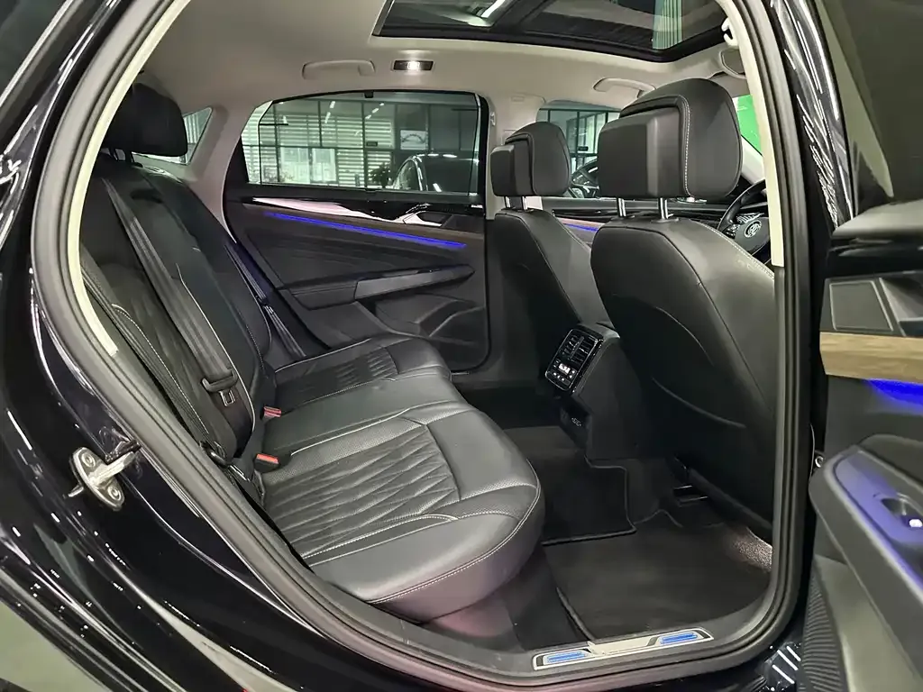 Volkswagen Passat New Energy — фото 8
