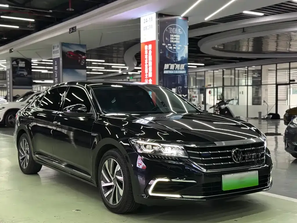 Volkswagen Passat New Energy — фото 10