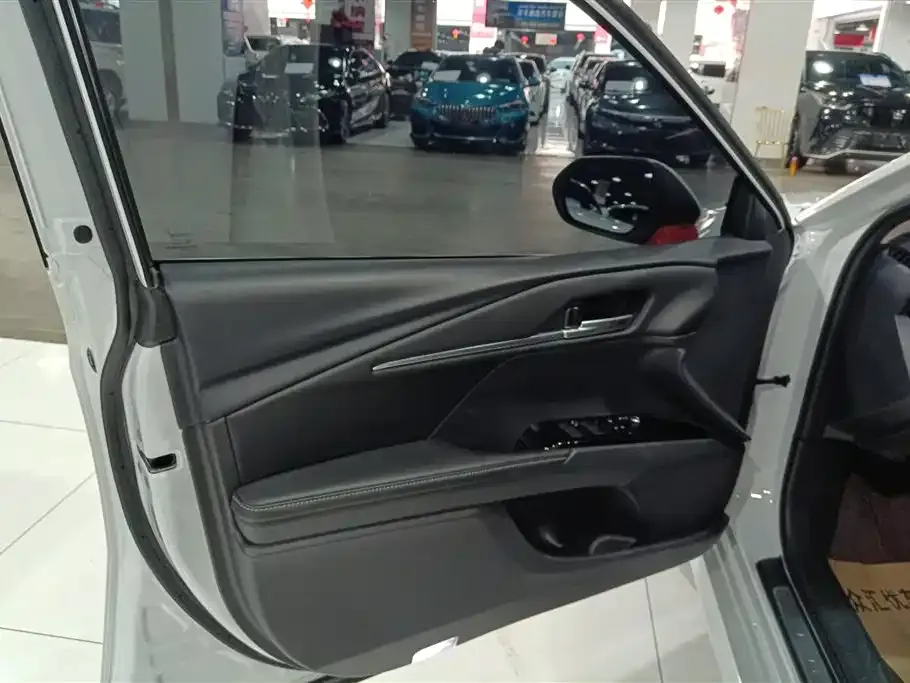 Toyota Camry 2025 из CN, фото 2