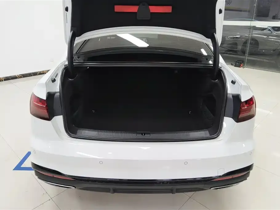 Audi A4L 2024 из CN, фото 5