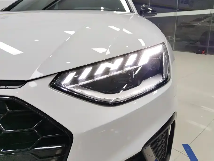 Audi A4L 2024 из CN, фото 2