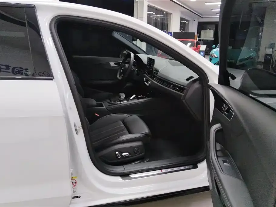 Audi A4L 2024 из CN, фото 8