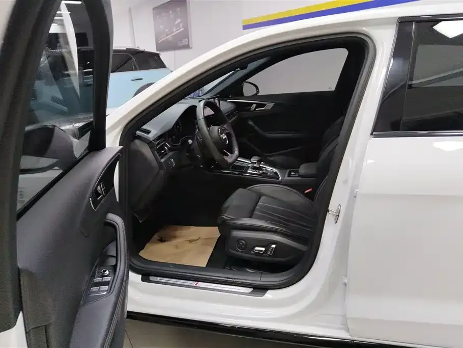 Audi A4L 2024 из CN, фото 3