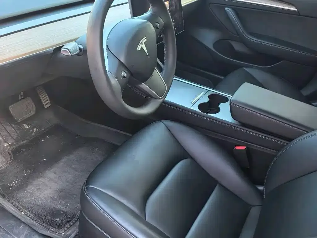 Tesla Model 3 — фото 5