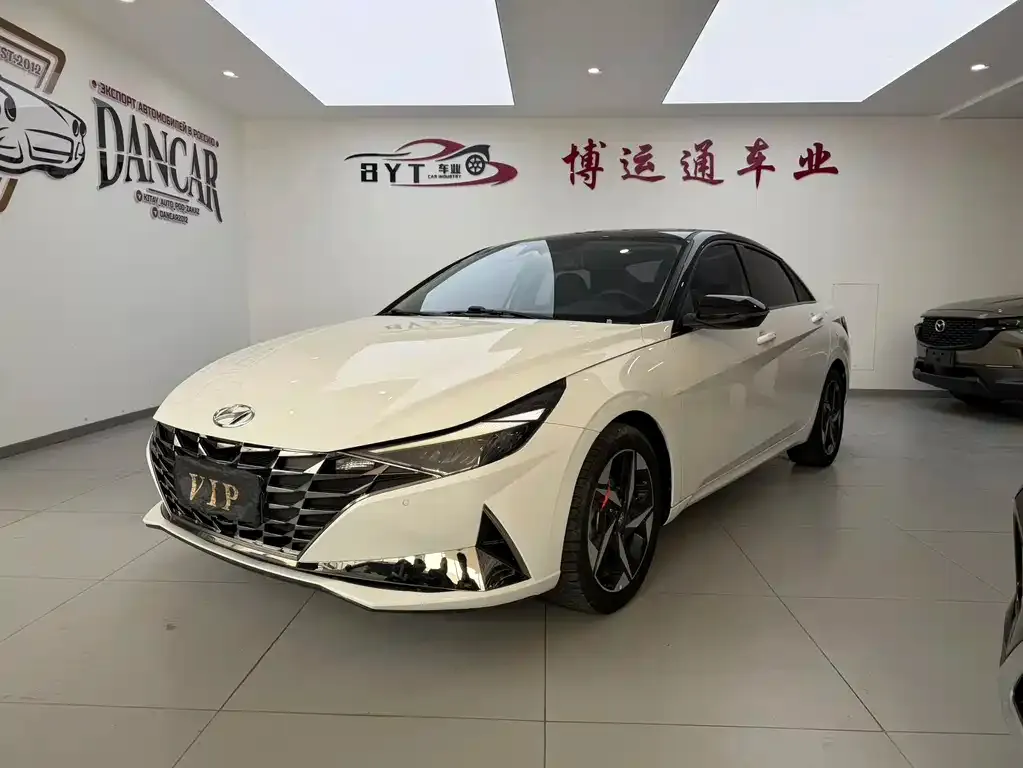 Hyundai Elantra — фото 1