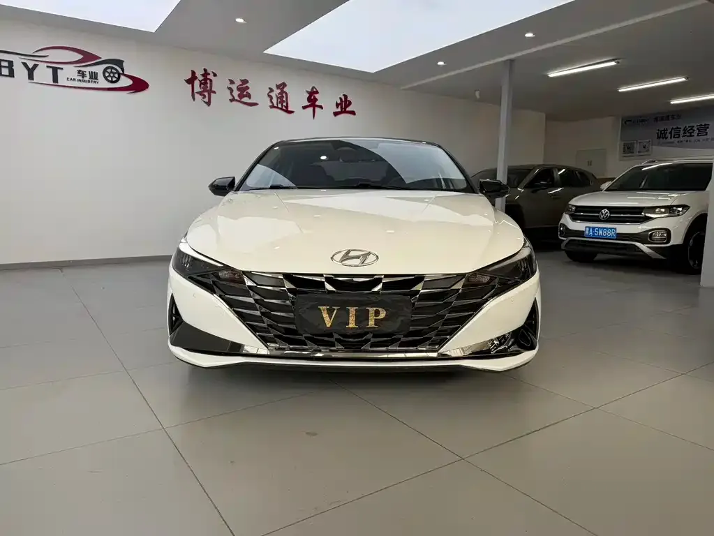 Hyundai Elantra — фото 2