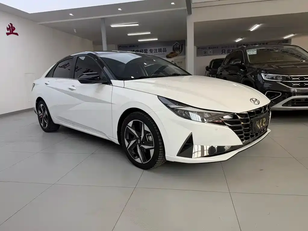 Hyundai Elantra — фото 5