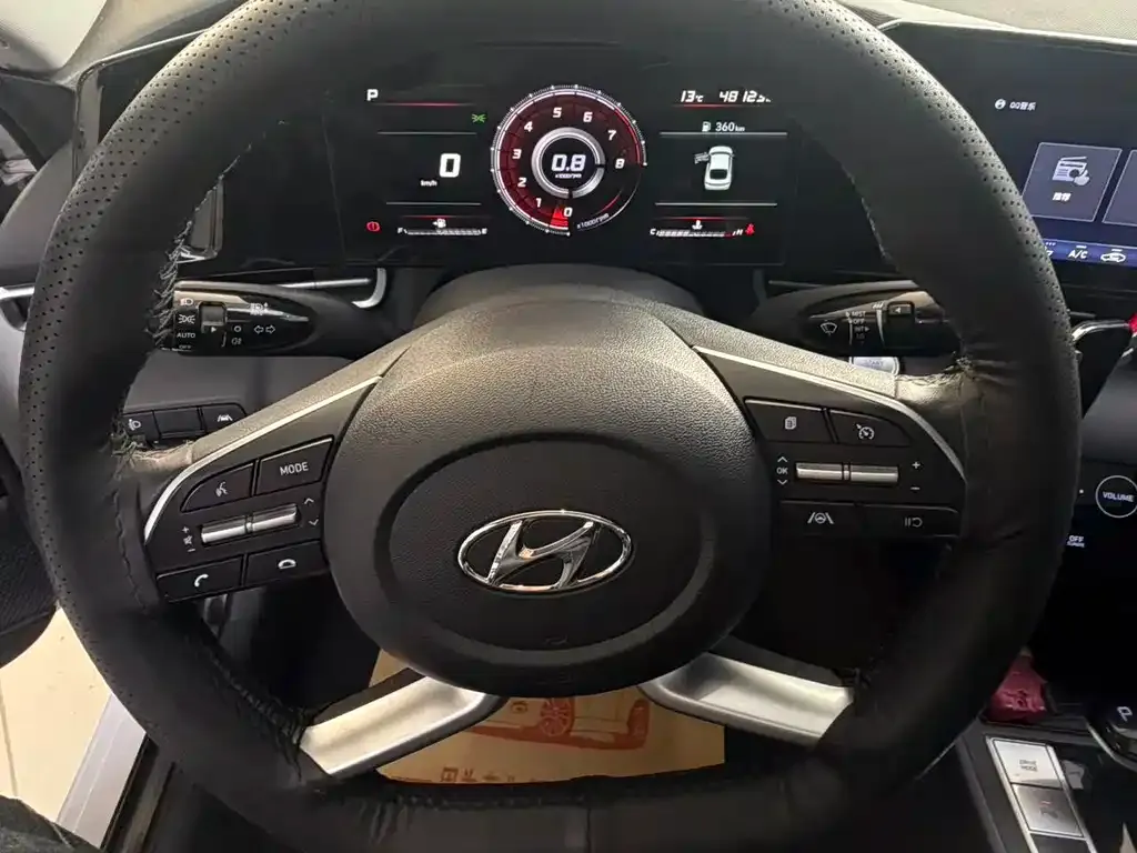 Hyundai Elantra — фото 10