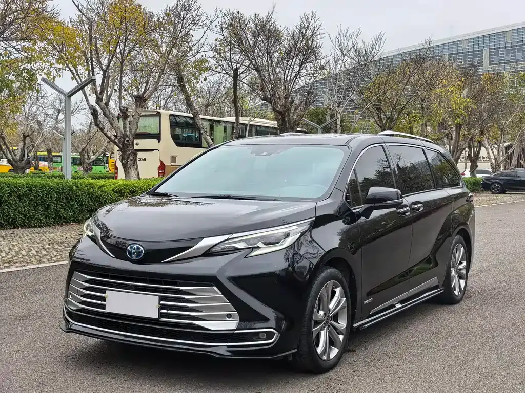 Toyota Sienna 2023 из CN, фото 1