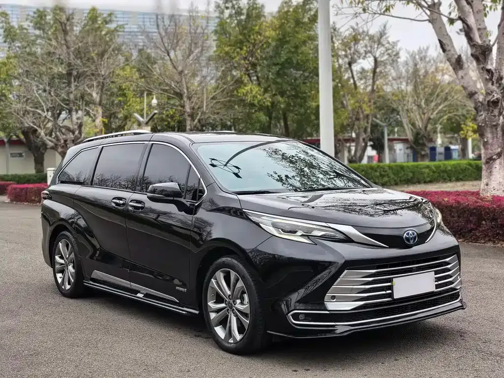 Toyota Sienna 2023 из CN, фото 3