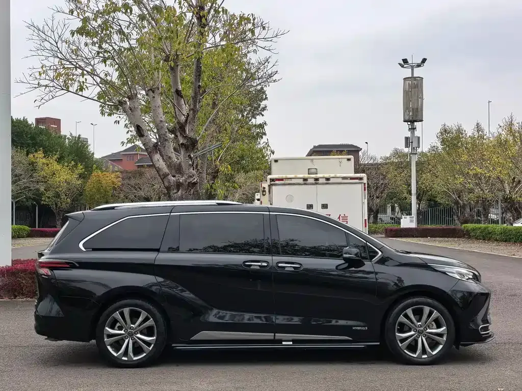 Toyota Sienna 2023 из CN, фото 7