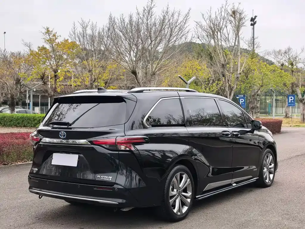 Toyota Sienna 2023 из CN, фото 10