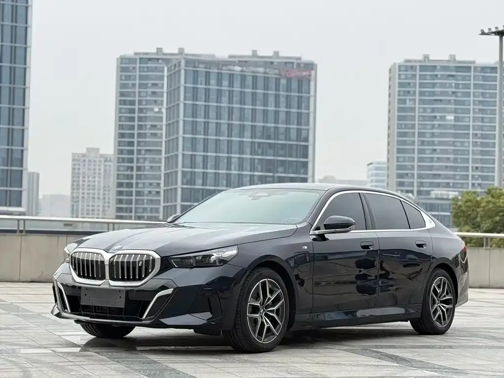 BMW i5 — фото 1