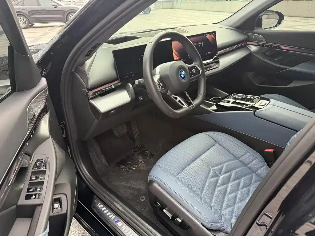 BMW i5 — фото 8