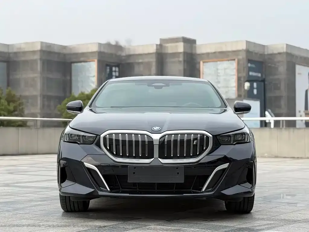 BMW i5 — фото 7