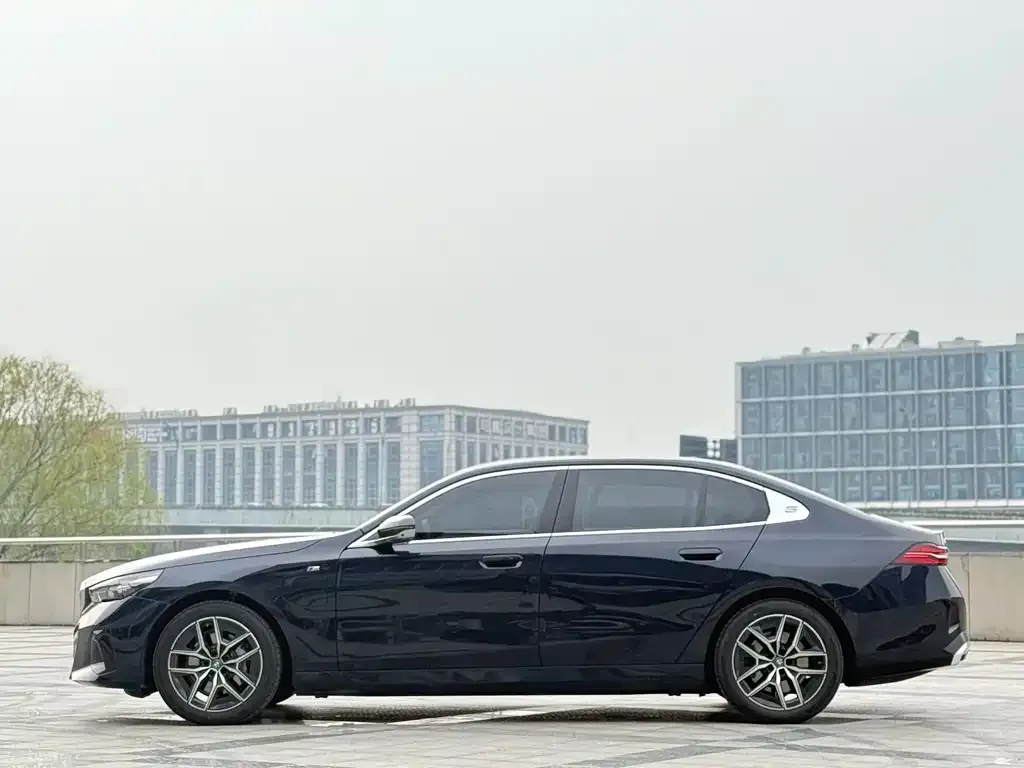 BMW i5 — фото 9