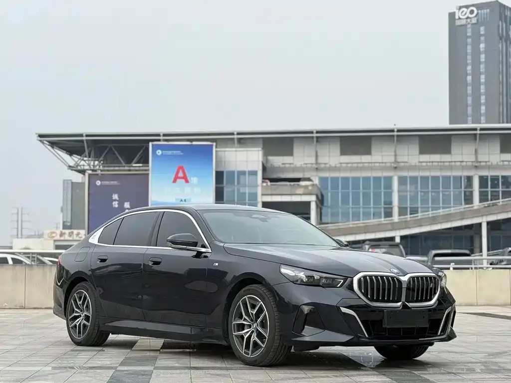 BMW i5 — фото 6