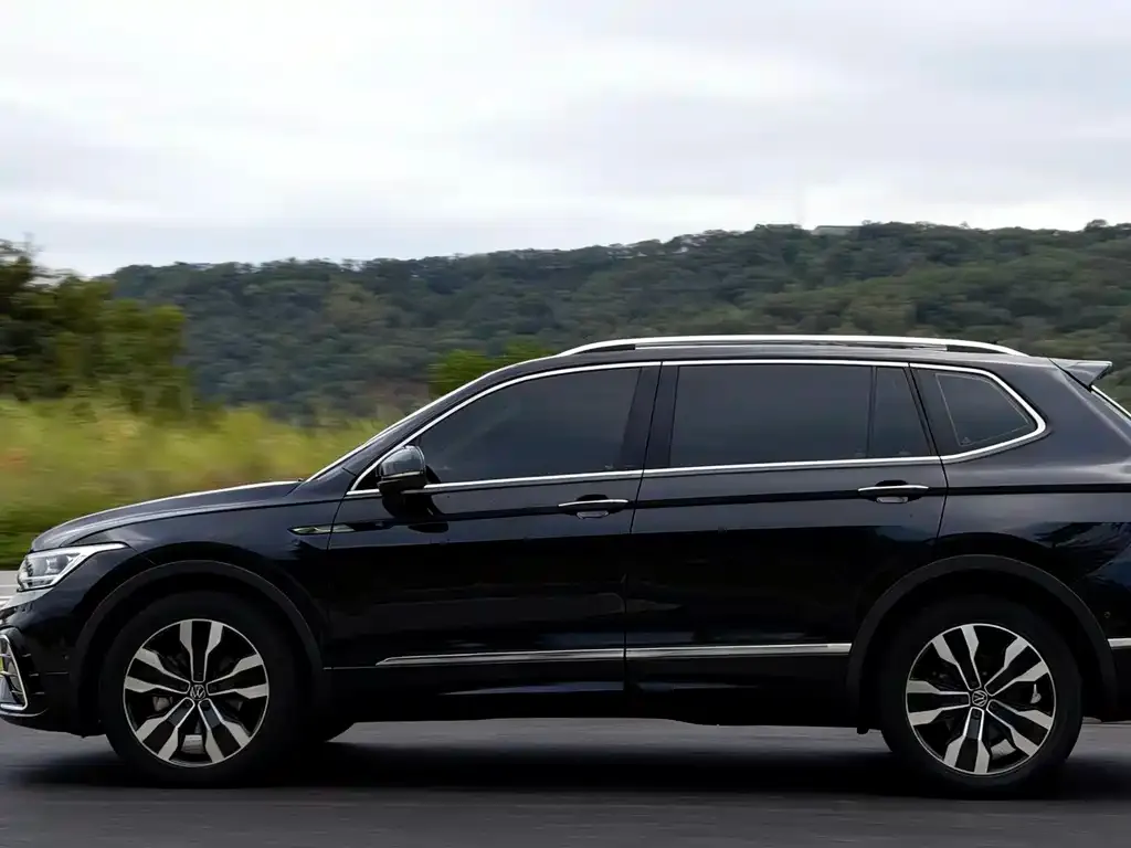 Volkswagen Tiguan L 2023 из CN, фото 2