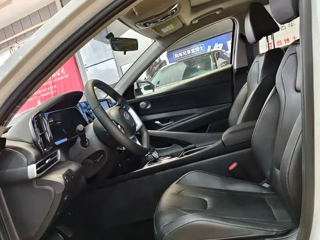 Hyundai Elantra — фото 10