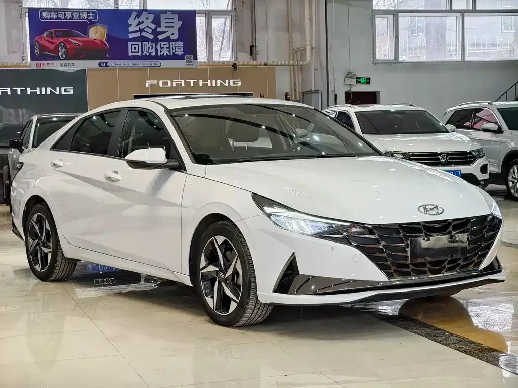 Hyundai Elantra — фото 3