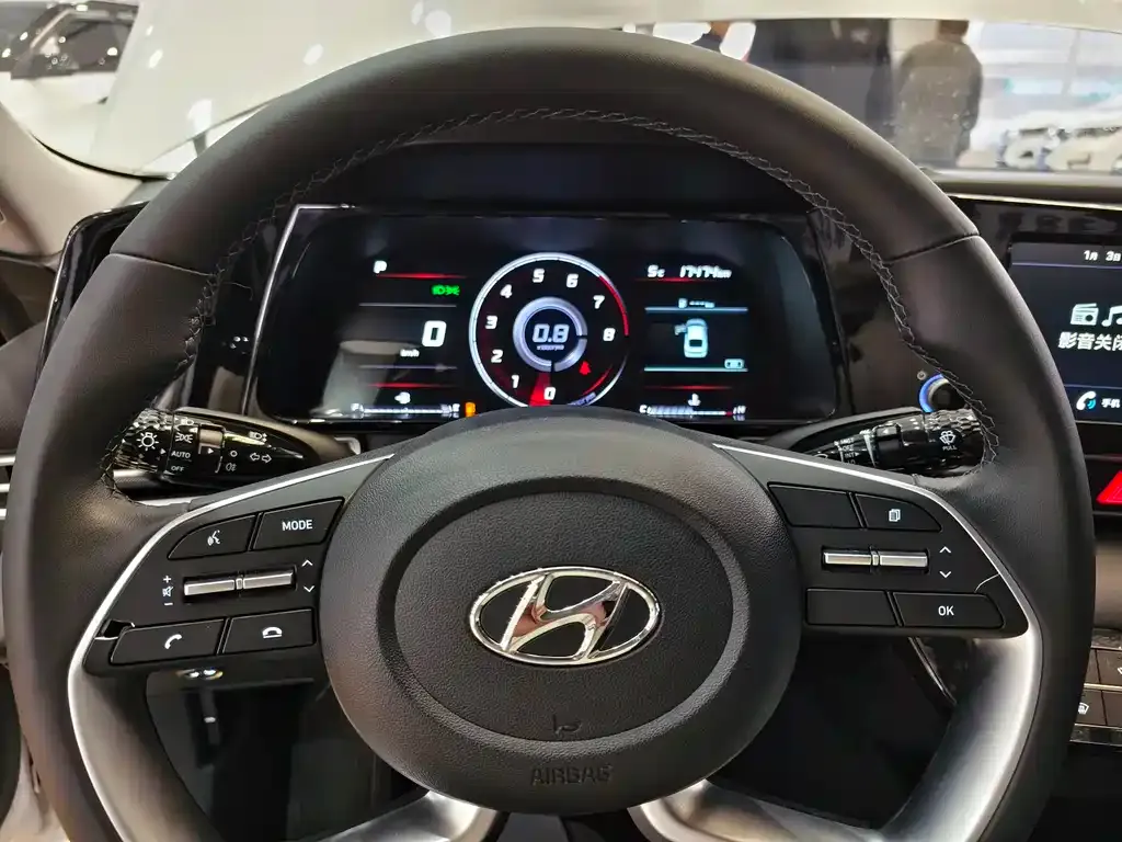 Hyundai Elantra — фото 6