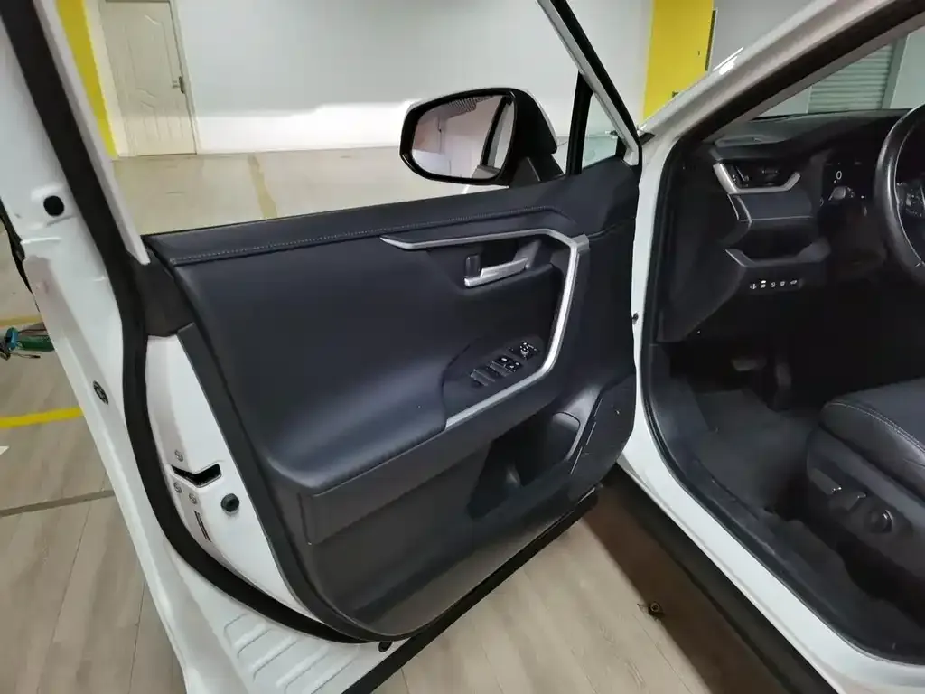 Toyota Wildlander 2023 из CN, фото 7