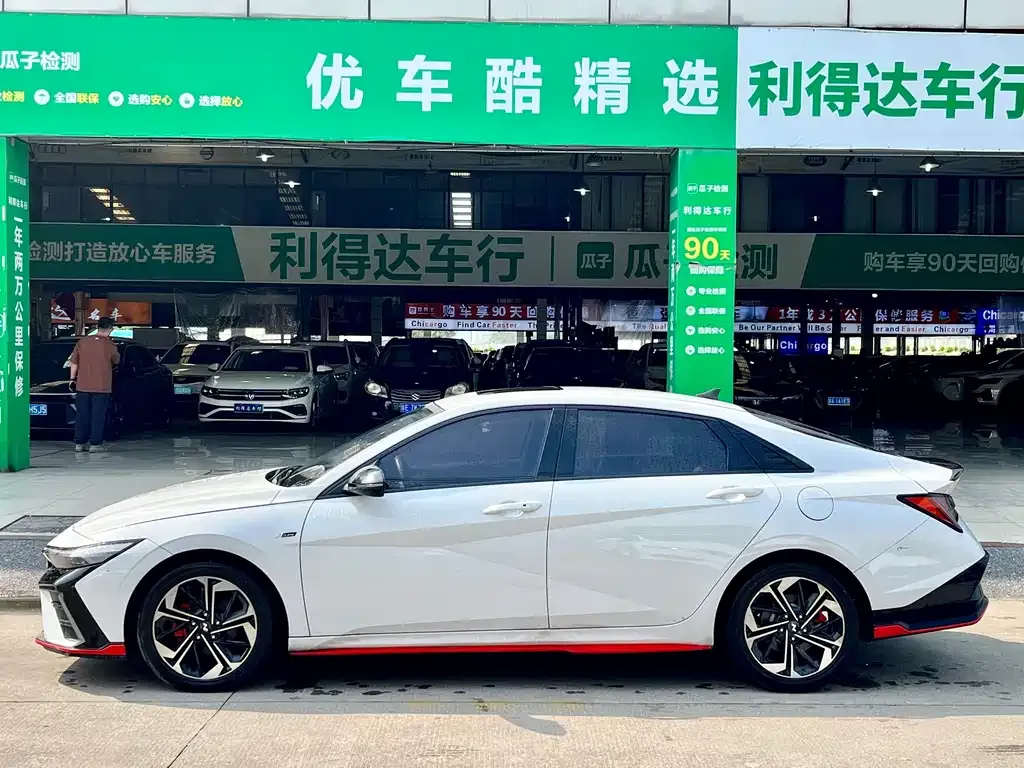 Hyundai Elantra — фото 8