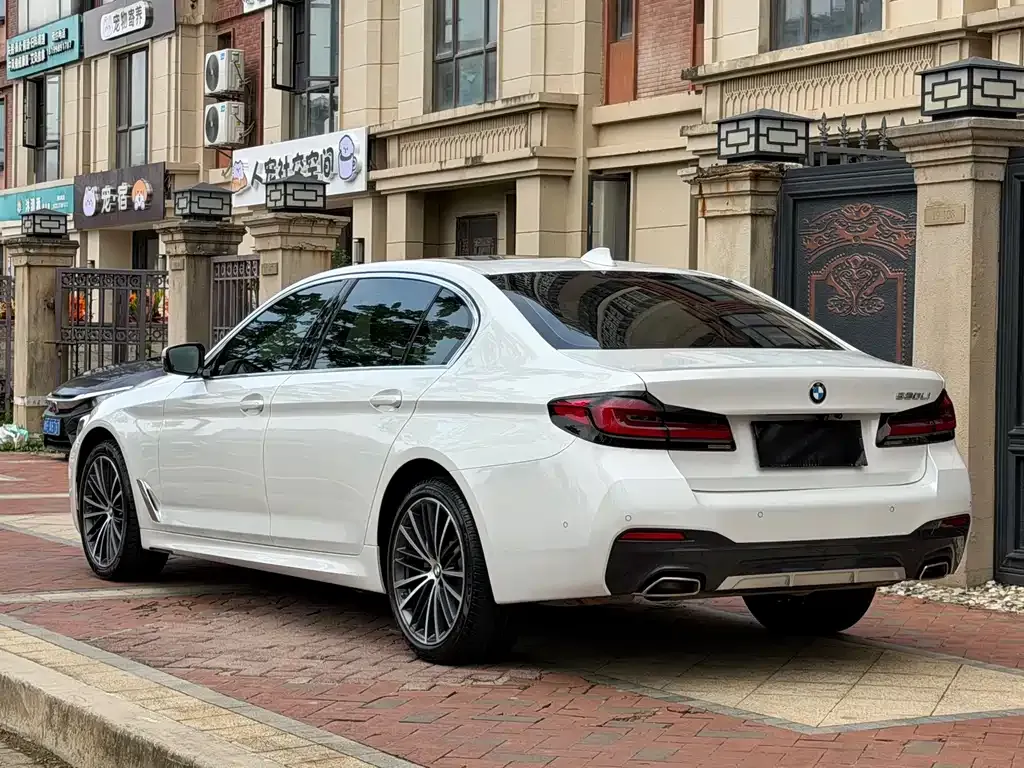 BMW 5 Series — фото 5