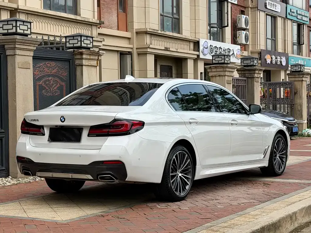 BMW 5 Series — фото 9