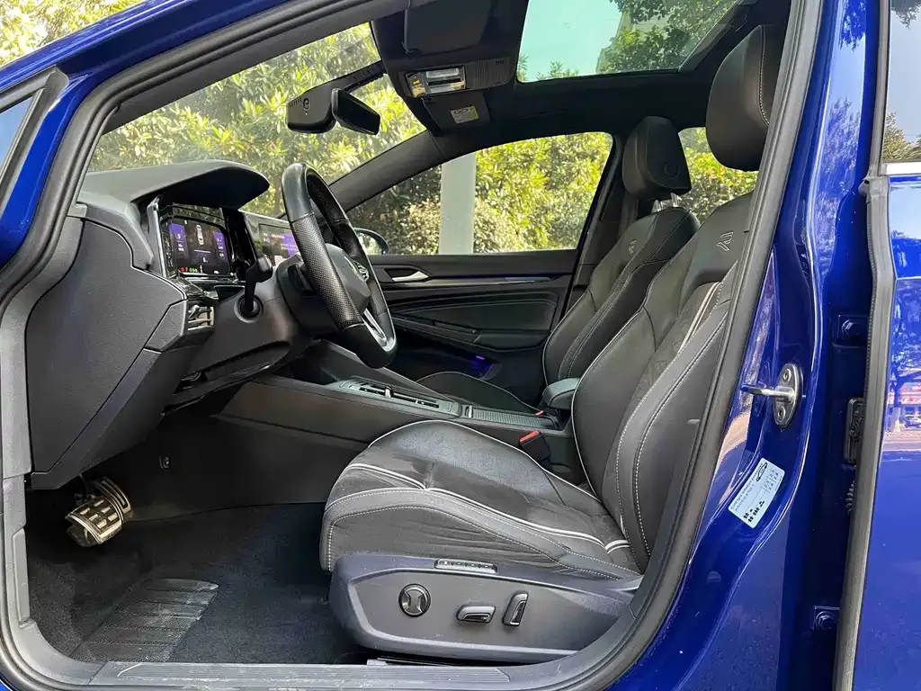 Volkswagen Golf 2023 из CN, фото 4