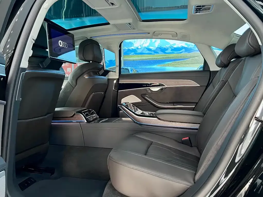 Audi A8 2022 из CN, фото 8