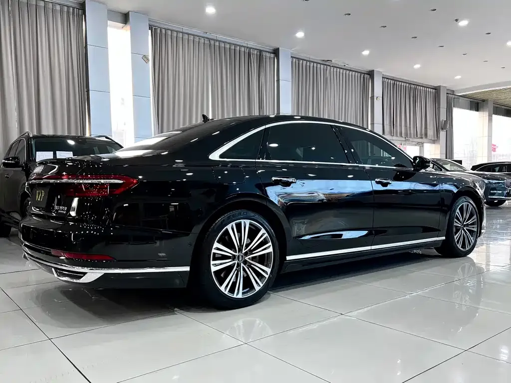 Audi A8 2022 из CN, фото 2