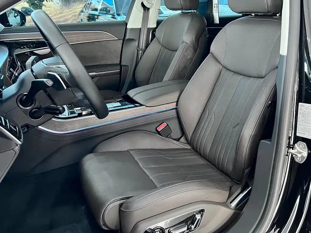 Audi A8 2022 из CN, фото 5