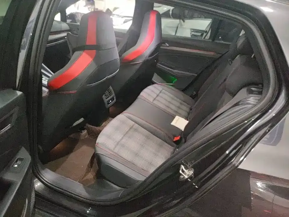 Volkswagen Golf GTI — фото 2