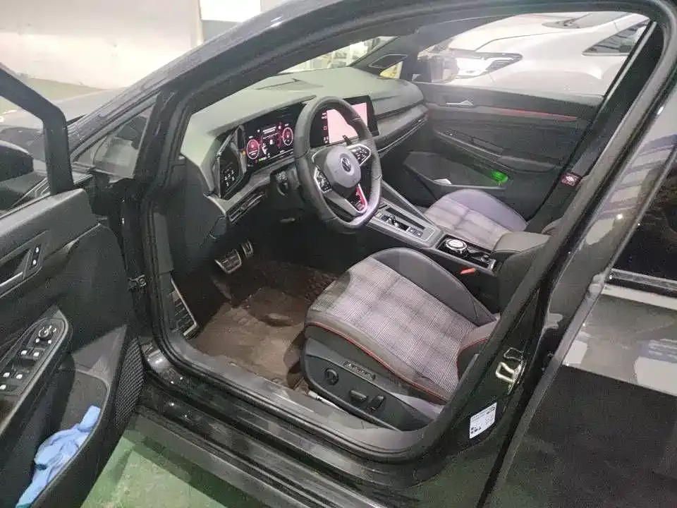 Volkswagen Golf GTI — фото 10
